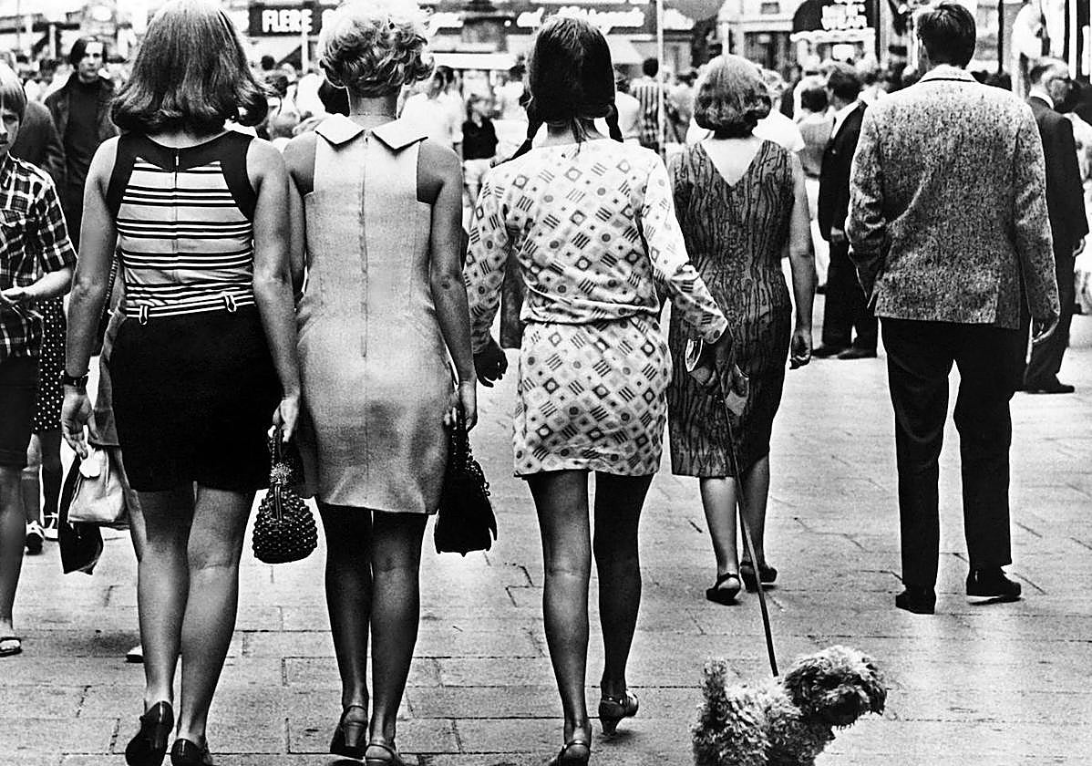 XX. mendeko hirurogeien hamarkadaren bigarren erdialdean kokatu behar da emakumeok soinean daramagunaren edo ez daramagunaren luzerari buruzko azken eztabaida.