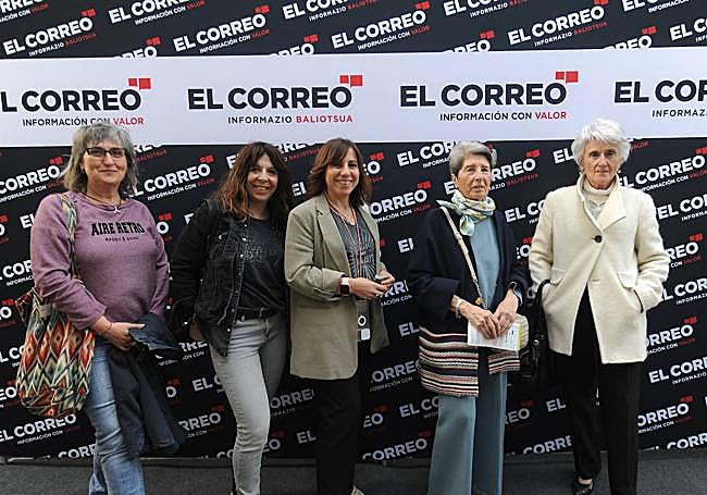 Elvira Gómez, Mónica Armentia, Yolanda Chaparro, Isabel Ramírez y Margarita Miñón.