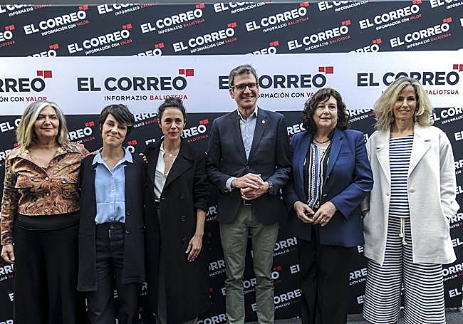 Ane Gabarain, Estíbaliz Urresola, Patricia López, Gorka Urtaran, Itziar Gonzalo y Zuriñe Ortiz de Latierro.