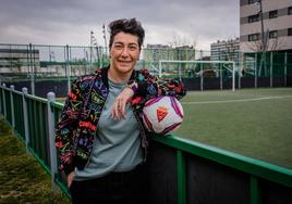 Ana Martínez de Alegría, en el campo de hierba artificial de Salburua.