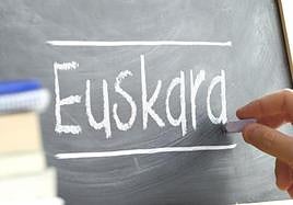Nafarroako eta Iparraldeko euskarazko tituluak automatikoki balioztatuko dira EAEn
