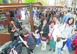 A última hora de la mañana hubo una gran afluencia de público en la Feria.