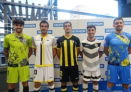 Las distintas equipaciones del Barakaldo de esta última temporada, también diseñadas por aficionados.