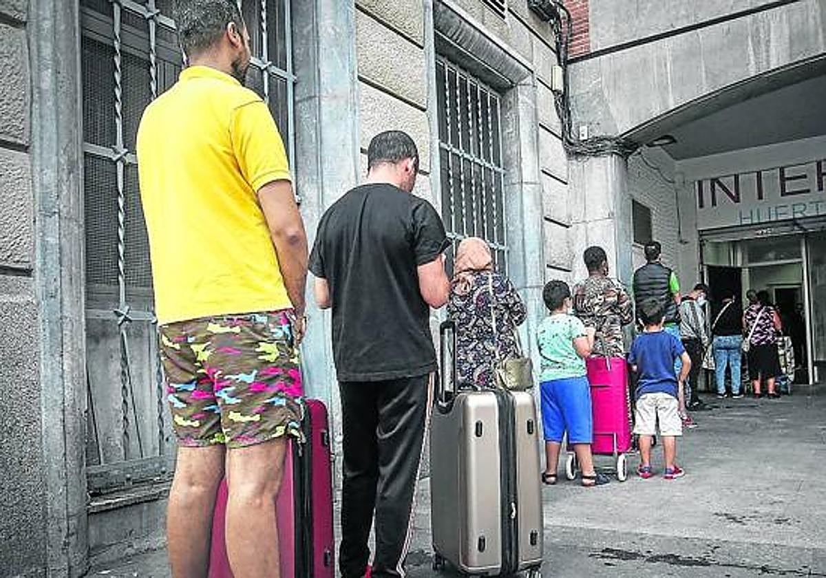 Reparto de comida en los Claretianos de San Franscico, en Bilbao.