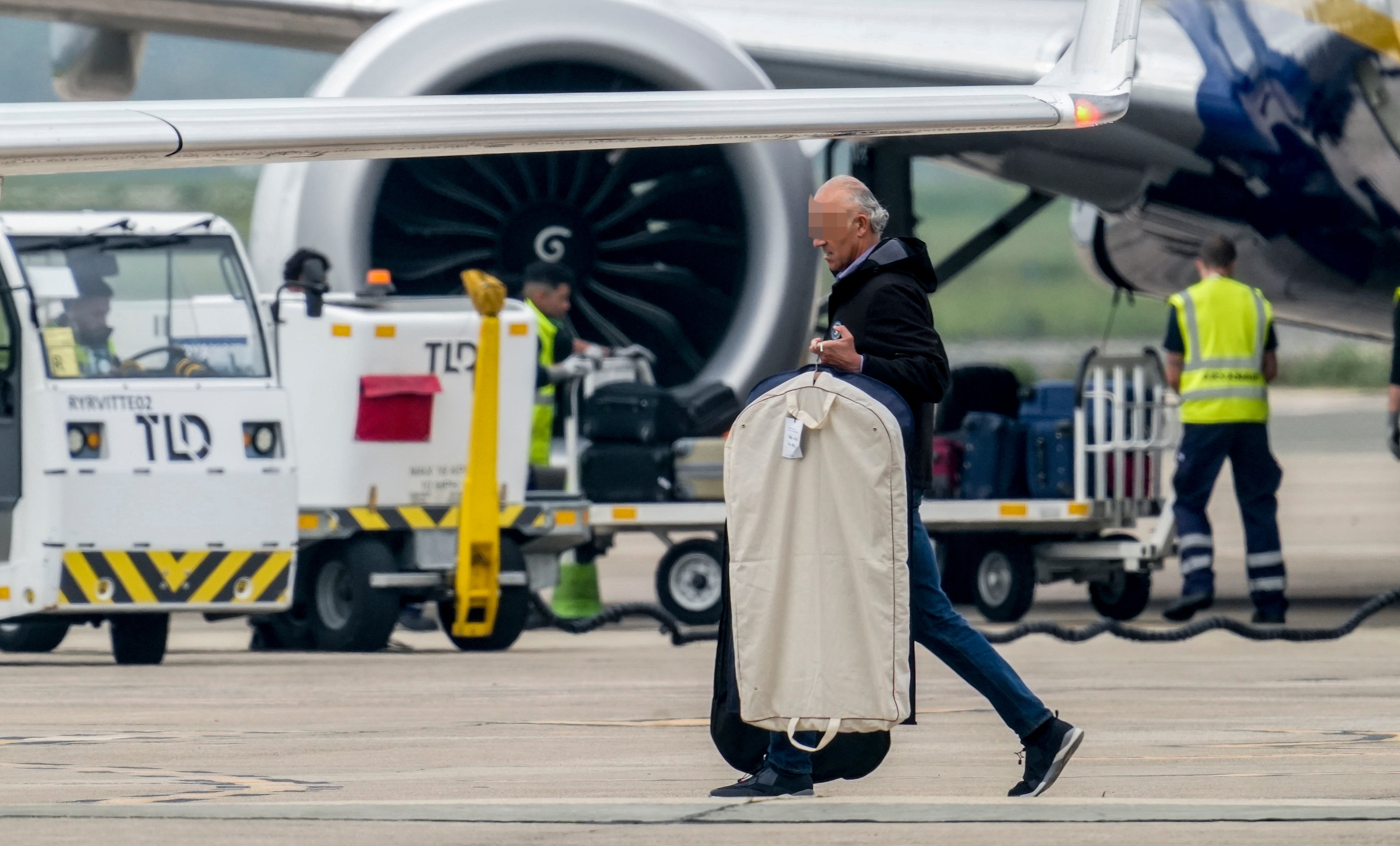 El rey emérito abandona Vitoria tras someterse a una revisión rutinaria