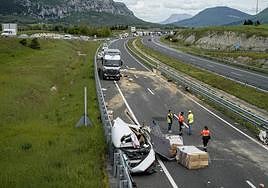 En el siniestro han estado implicados un camión, una furgoneta y un turismo.