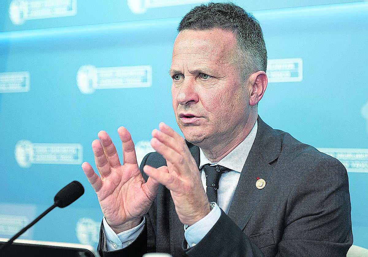 El consejero de Educación, Jokin Bildarratz, el pasado martes durante la presentación del proyecto de ley.
