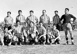 Alineación del Alavés en un partido en Vitoria correspondiente a la temporada 1947-48.