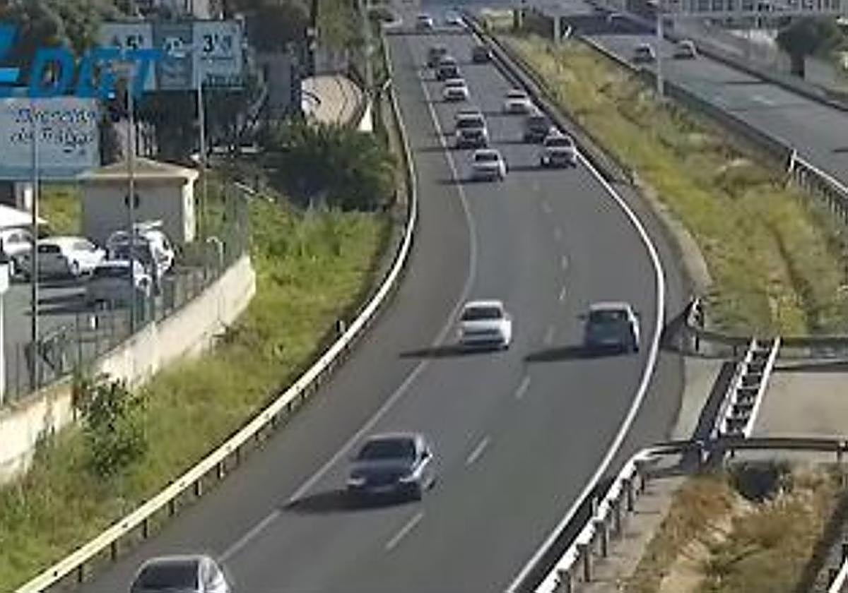 Asombro en directo: TVE dice que hay «normalidad en las carreteras» y un coche circula en sentido contrario