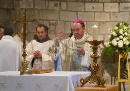El obispo de Vitoria, Juan Carlos Elizalde, durante la misa en el santuario de Estíbaliz.