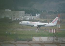 Un avión de Air Europa despega de la pista de Loiu, en una imagen tomada en febrero.