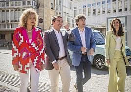 Cristina González, José Manuel Albares, Eneko Andueza y Maider Etxebarria, durante el acto en Vitoria.