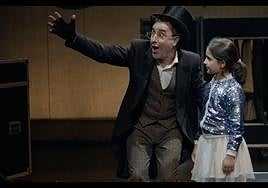 Gorka Mínguez y su hija Lucia, en un momento de los ensayos.