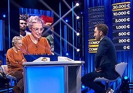 Pilar Vela, frente al presentador Aitor Albizua durante el programa.