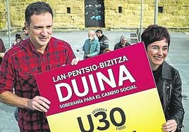 Mitxel Lakuntza (ELA) y Garbiñe Aranburu (LAB), en la presentación de una huelga general en 2019.