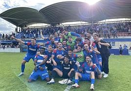 Los azules festejan el valioso triunfo sobre el Murcia.