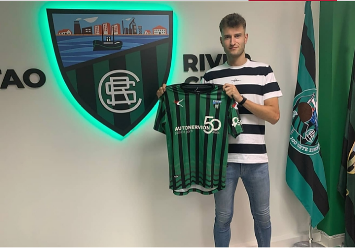 Gaizka Martínez en 2021 en su presentación con el Sestao.