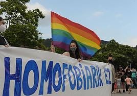 Concentración contra la homofobia.