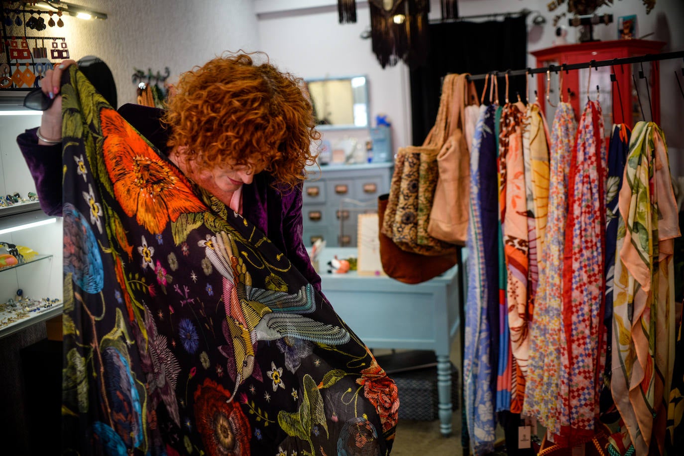 Los pañuelos XL que se llevan en Europa se hacen en Bolueta