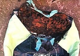 Bolsa llena de cable ya quemado para poder vender mejor el cobre.