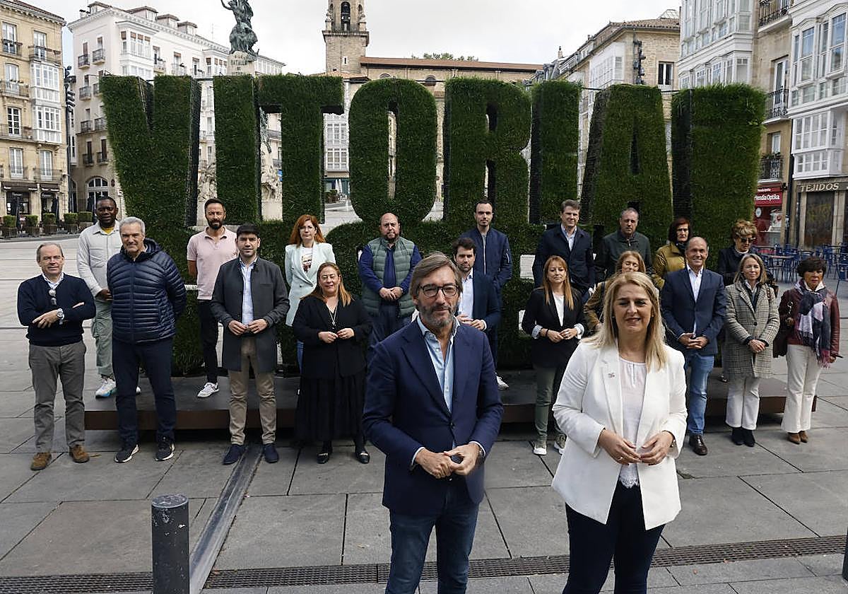 Oyarzabal y Domaica, en el logo green con miembros de sus candidaturas.