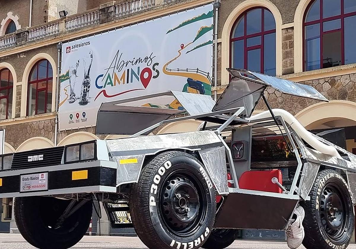 Los alumnos de la FP de mecanizado recrean el mítico coche de Regreso al Futuro