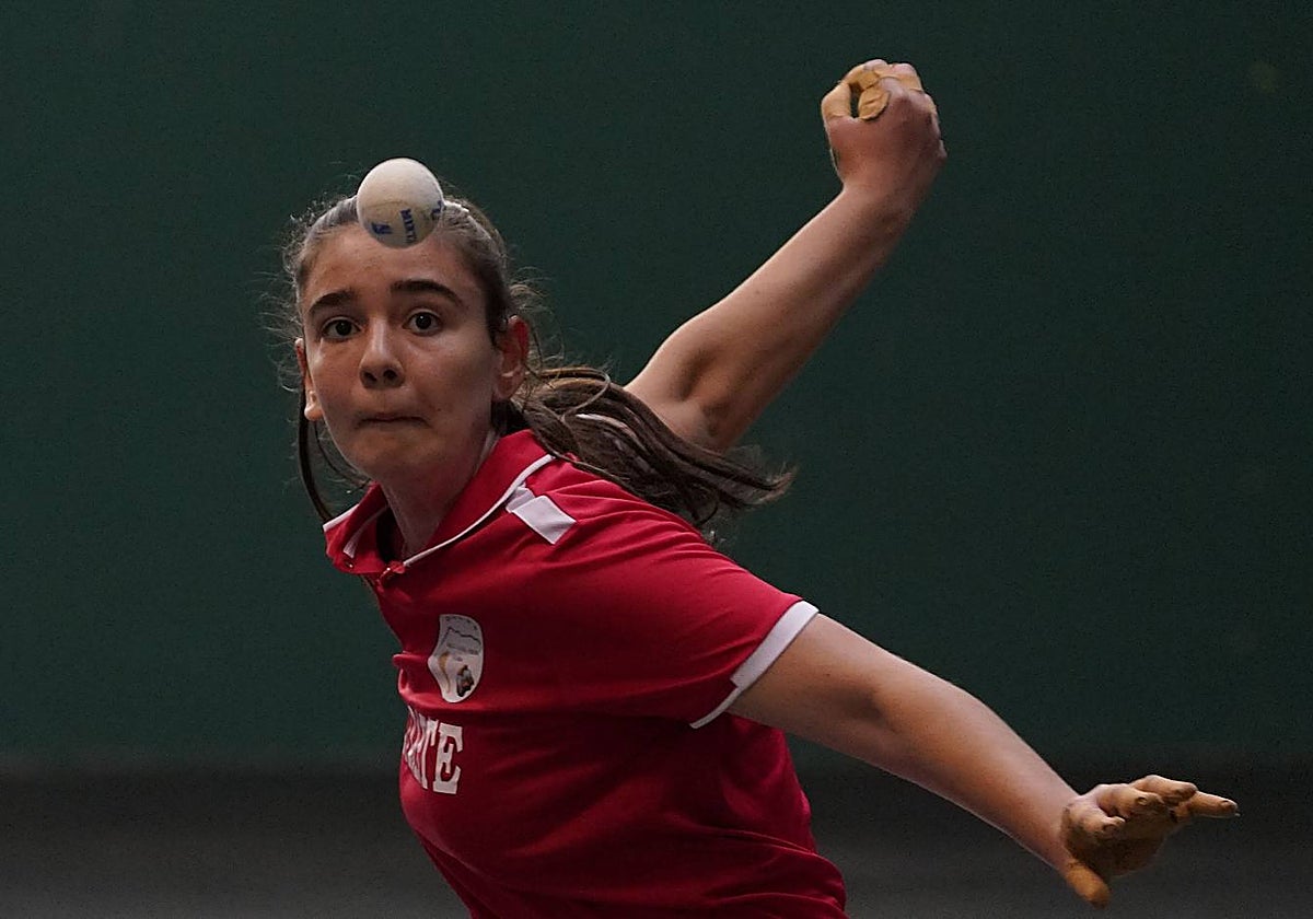 Enara Gaminde aprovechó su mayor pegada para hacerse con la victoria.