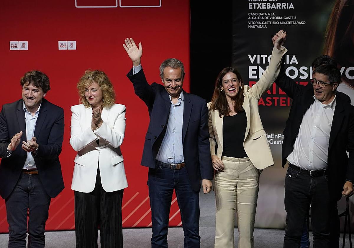 Zapatero ha arropado al PSE-EE en el inicio de campaña en Vitoria.
