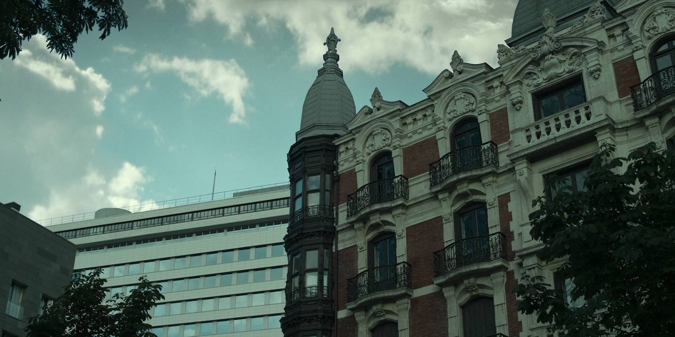 El Ilustre Colegio de la Abogacía de Bizkaia (rampas de Uribitarte) es la casa de Sergio Ciscar (Arón Piper).