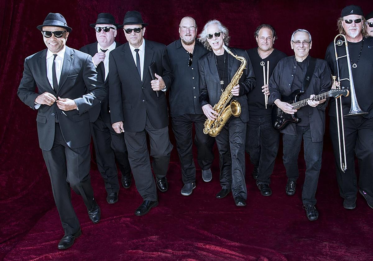 Formación actual de los Blues Brothers, con Lou Marini al saxo.