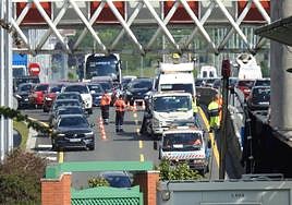 Circulación parada a las 17 horas en la Avanzada, con un carril cortado.