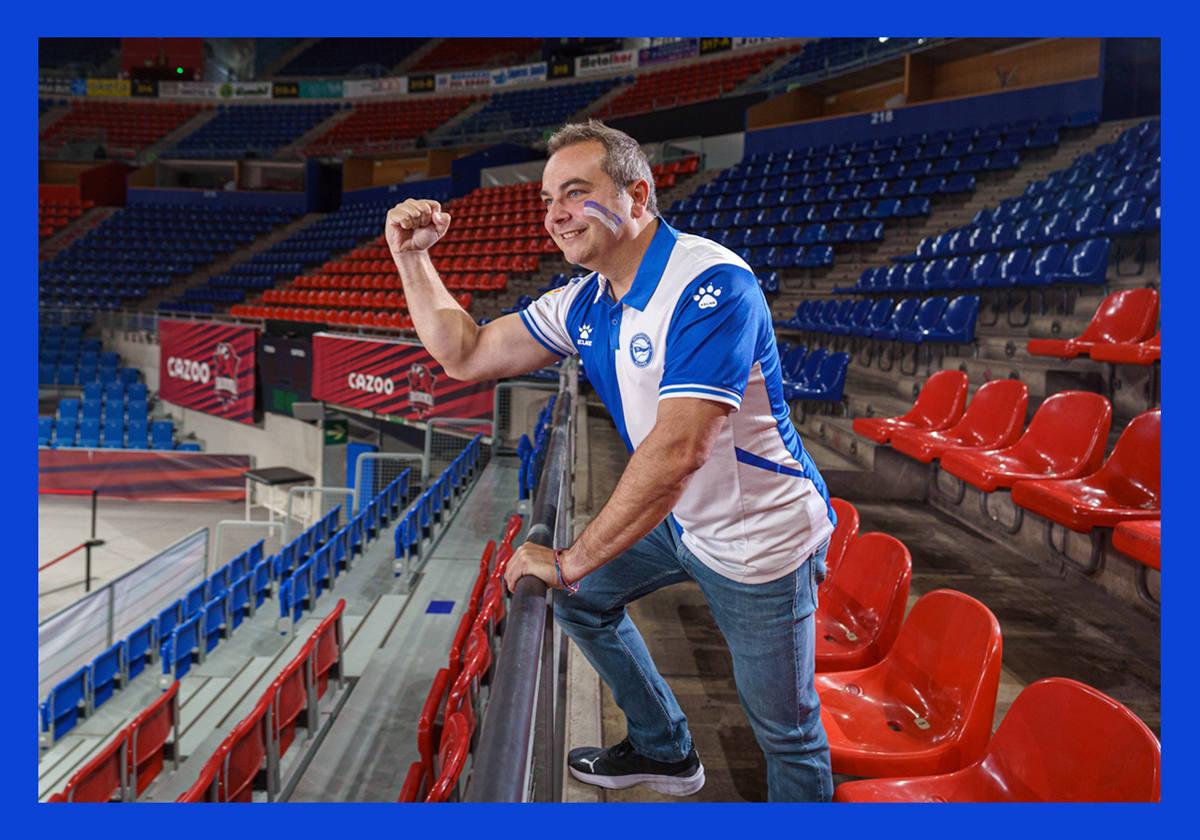 Isaac Alonso se enfunda la camiseta albiazul y se engalana con las pinturas de guerra en el Buesa Arena.