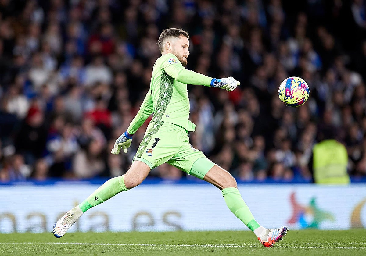 Álex Remiro en Anoeta ante el Athletic.