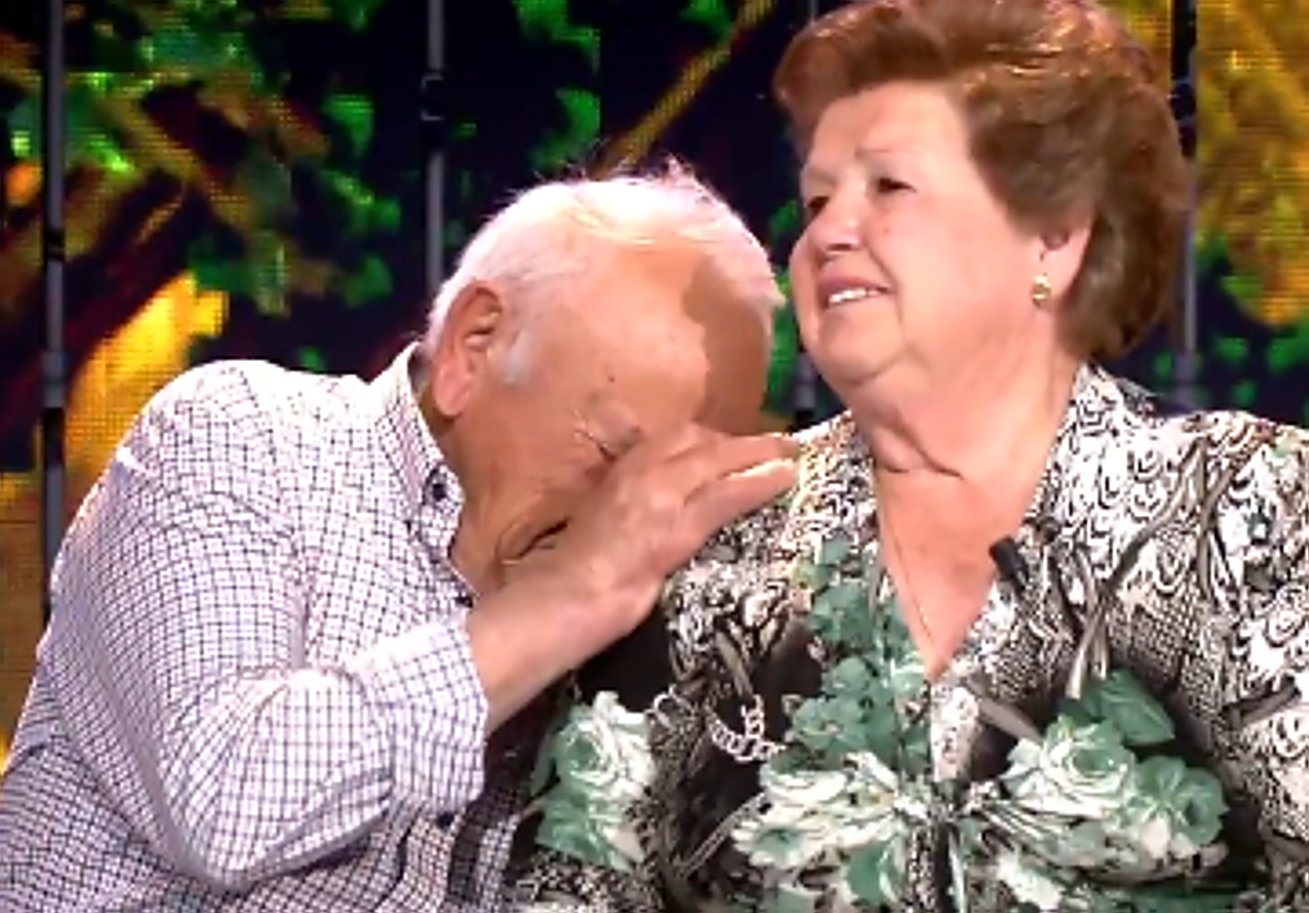 El mal trago de Carlos Sobera con los padres de Ginés en 'Supervivientes'