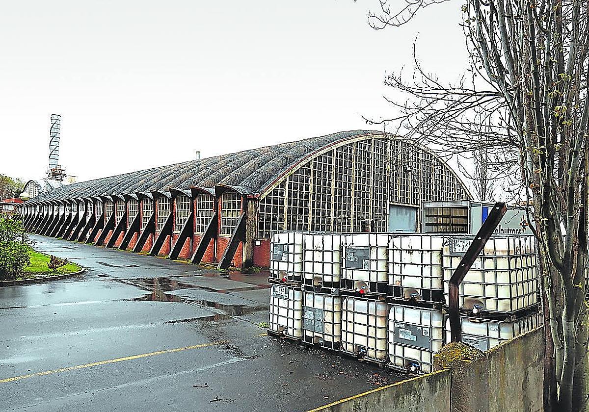 Uno de los edificios que forman parte del complejo de la antigua químico textil.