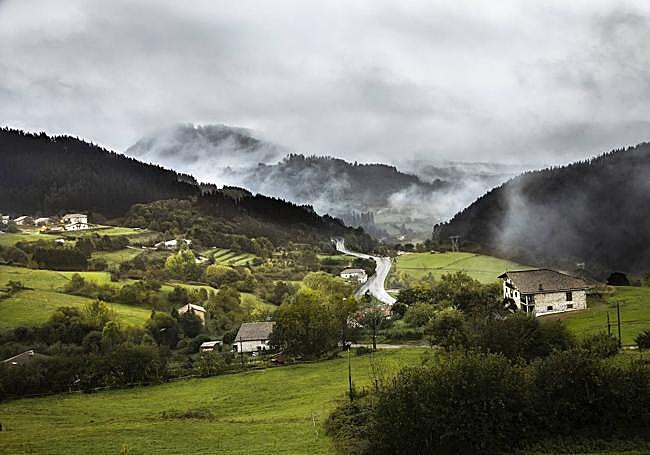 Amanecer en Zeanuri.