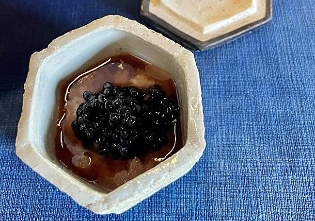 Ventresca de atún madurada con caviar.