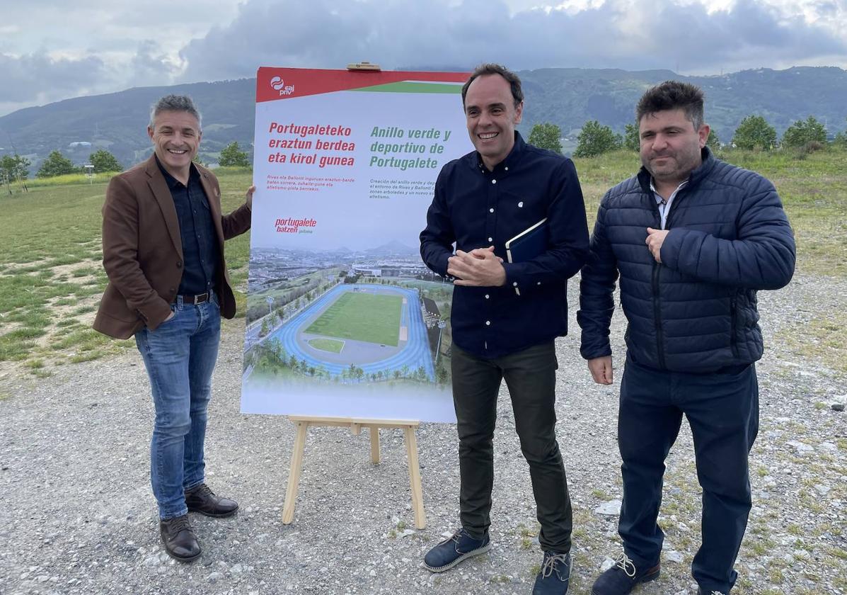 El candidato del PNV a la Alcaldía de Portugalete, Txema Ezkerra, presenta su programa deportivo con Sergio Olabarrieta, miembro de su plancha electoral, y Gorka Iturriaga, director de Deporte y Actividad Física del Gobierno vasco.