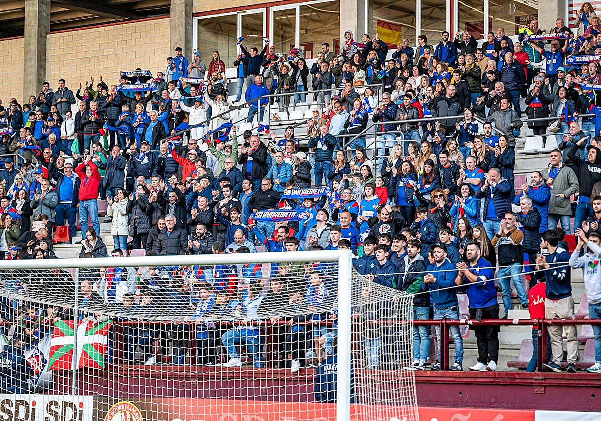 La hinchada azul confía en, hoy sí, poder vivir el ascenso en Urritxe.