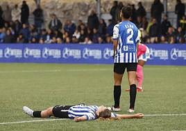 Elba y Esther, en el suelo, se lamentan con el pitido final.