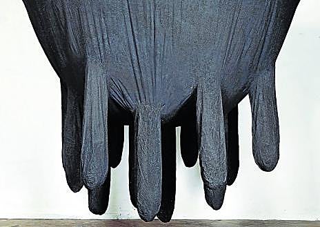 Imagen secundaria 1 - 1. 'Prácticas de ordeñado'. Pintura de E.M. Dunbar, 1940. 2. Sin título. Obra de Julia Bornefeld, 1995. 3. Asno con bandejas de queso. Hecha en terracota y datada en los siglos II - III antes de Cristo. 