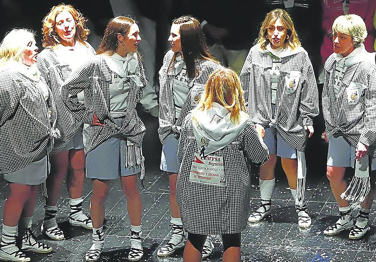 1º.La Jarana: Esther González, Tina Agustín, Rosalía Agustín, Ángela Martínez, Marina Miguel, Celia Miguel, Lydia Marcelo, Rocío Herrero y Helena González.