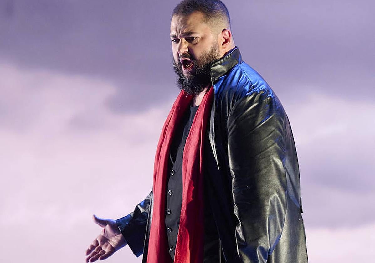 El tenor Celso Albelo durante la representación de 'Il Trovatore'