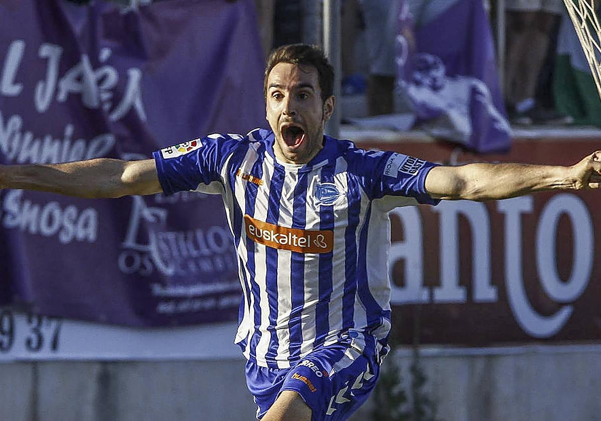 Guzmán explota de alegría tras marcar el gol que dio la victoria y la permanencia al Alavés en Jaén.
