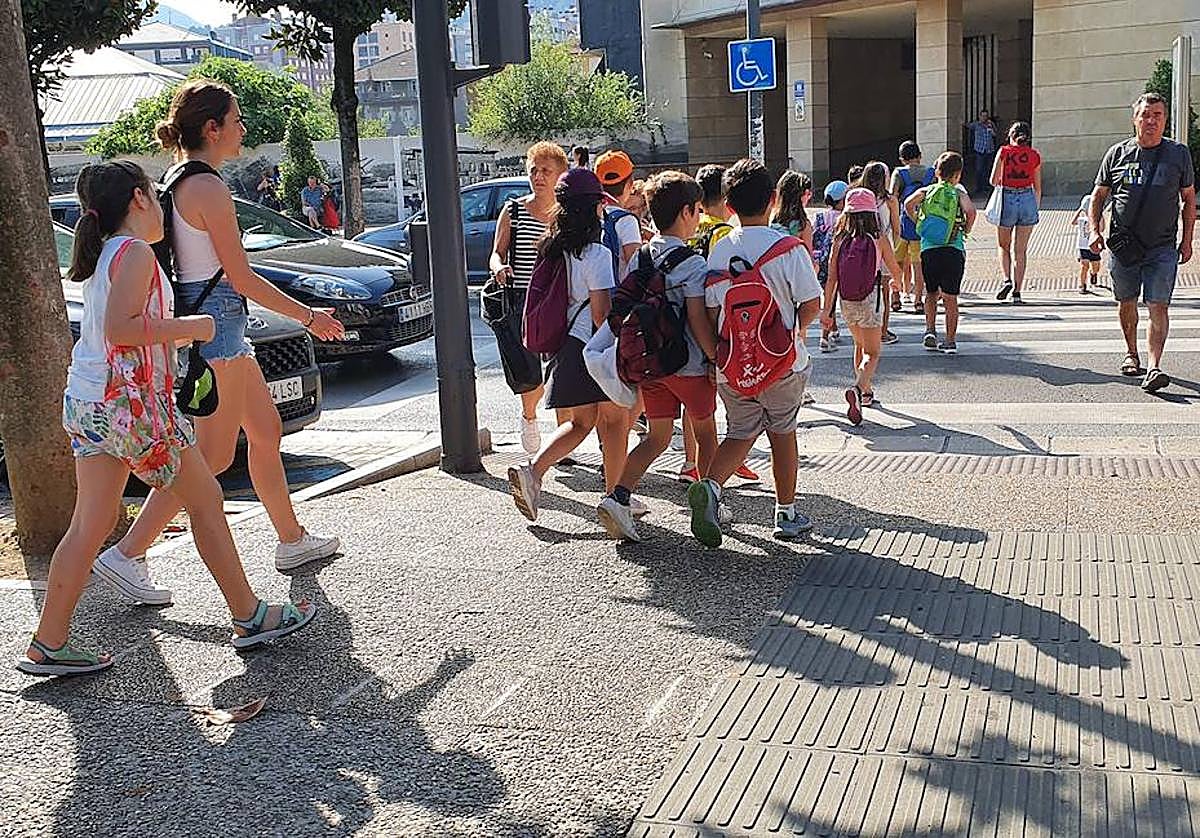 Las colonias de verano también ofrecen salidas por la localidad para los más pequeños.