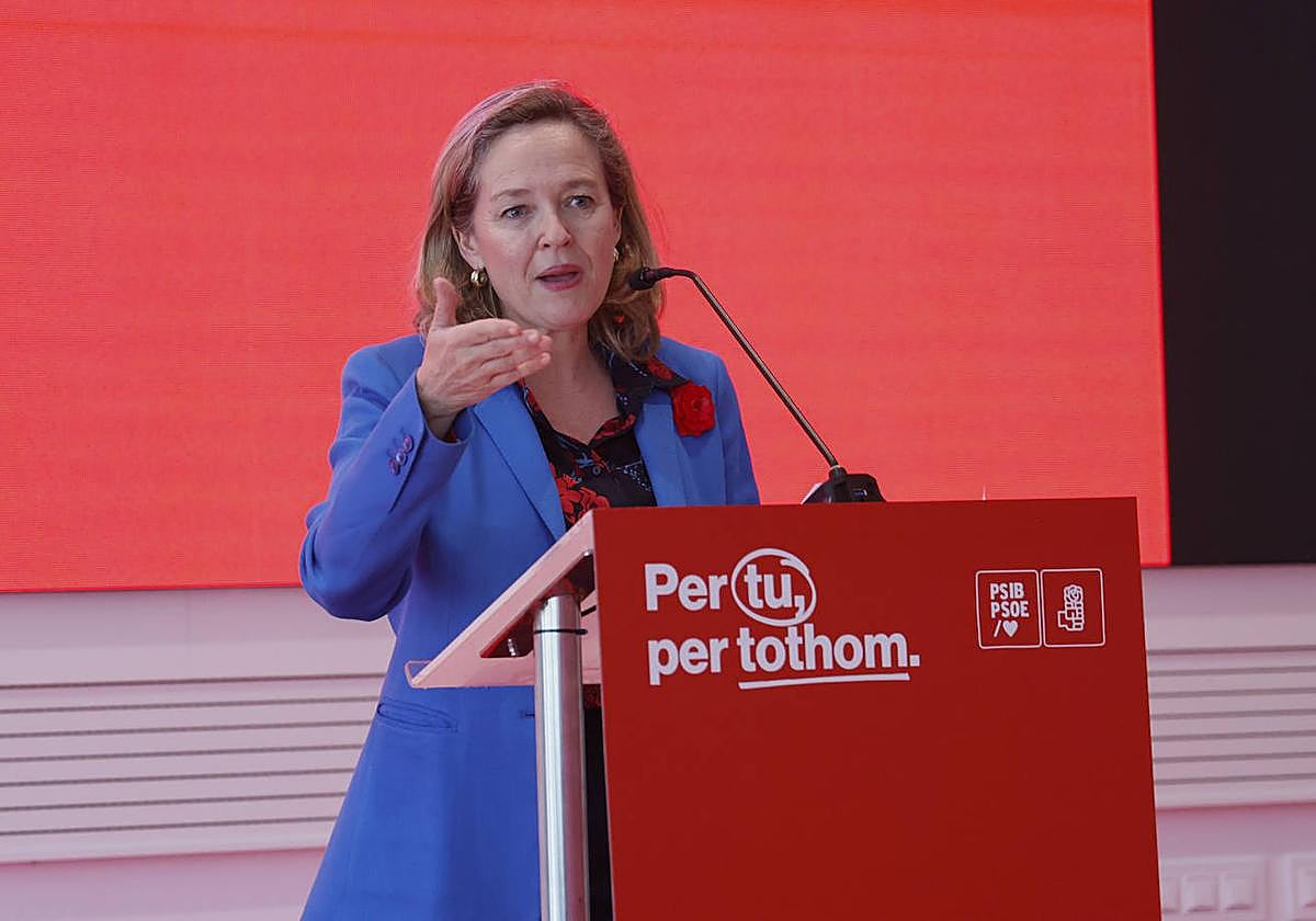 La ministra de Economía, Nadia Calviño, en un mitin del PSOE en Mallorca