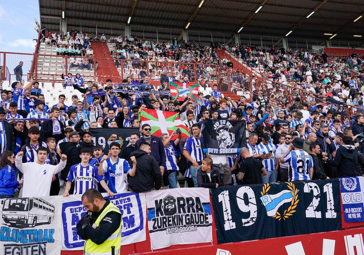 La afición albiazul ya estuvo presente en la última salida en Albacete.