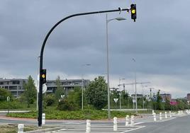 Vitoria pone en marcha semáforos con radar en el acceso a la ciudad por Gardélegui