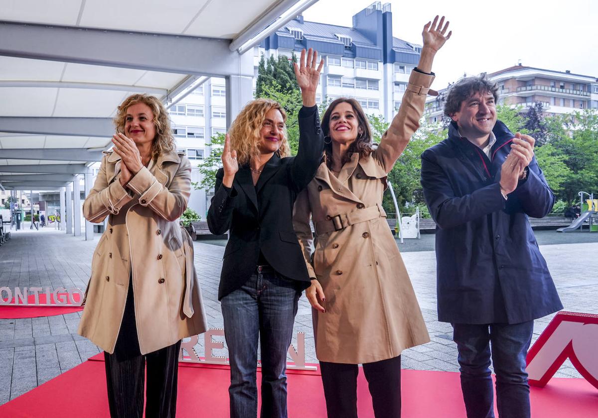 Cristina González, Meritxell Batet, Maider Etxebarria y Eneko Andueza, en el acto desarrollado en Vitoria.