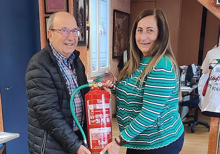 José Ramón Urbina recoge el de Los Dandys.